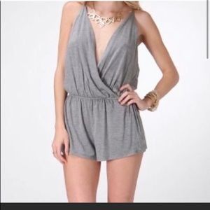 💫CLOSING SALE💫Honey punch soft gray romper
